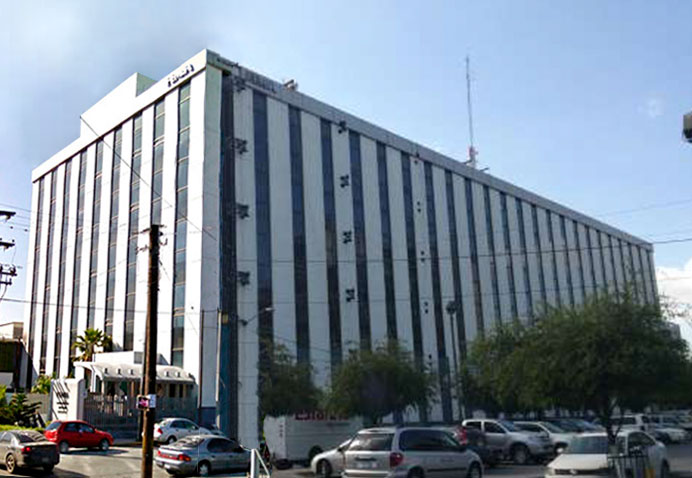 Coca-Cola/FEMSA façade before the renovation with Onyx Solar photovoltaic glass