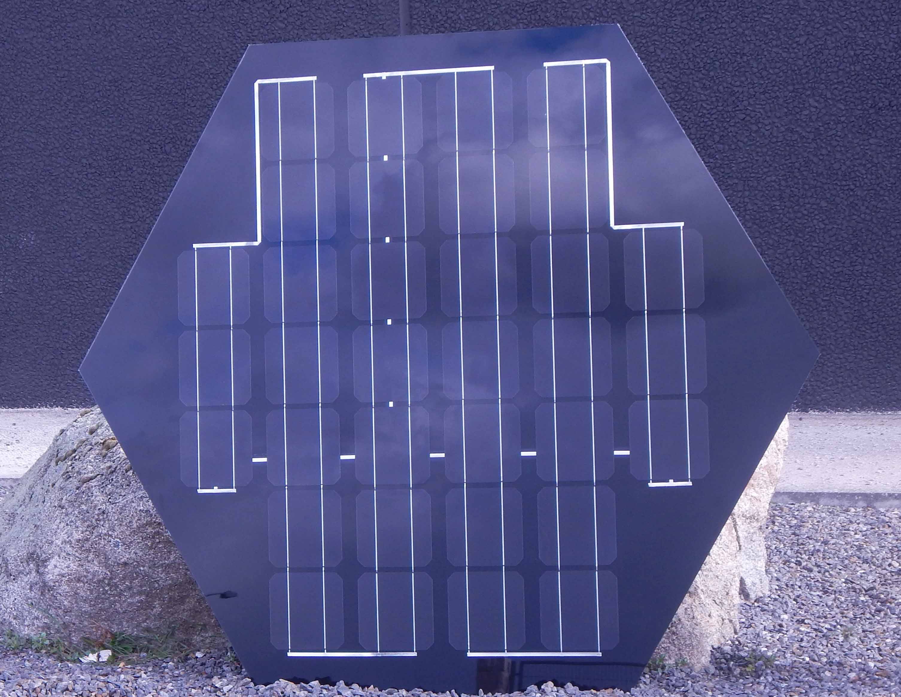 Hexagonal Photovoltaic Glass of Onyx Solar