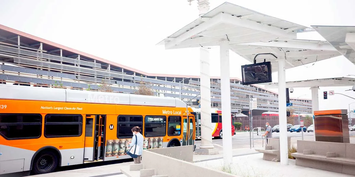 photovoltaic-bus-stop-metro-cesar-chavez