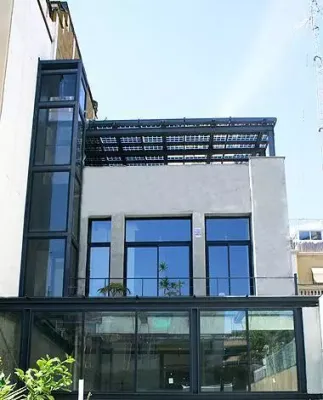 Exterior view of Xsche´s House canopy incorporating Crystalline Silicon Photovoltaic Technology Glass by Onyx Solar