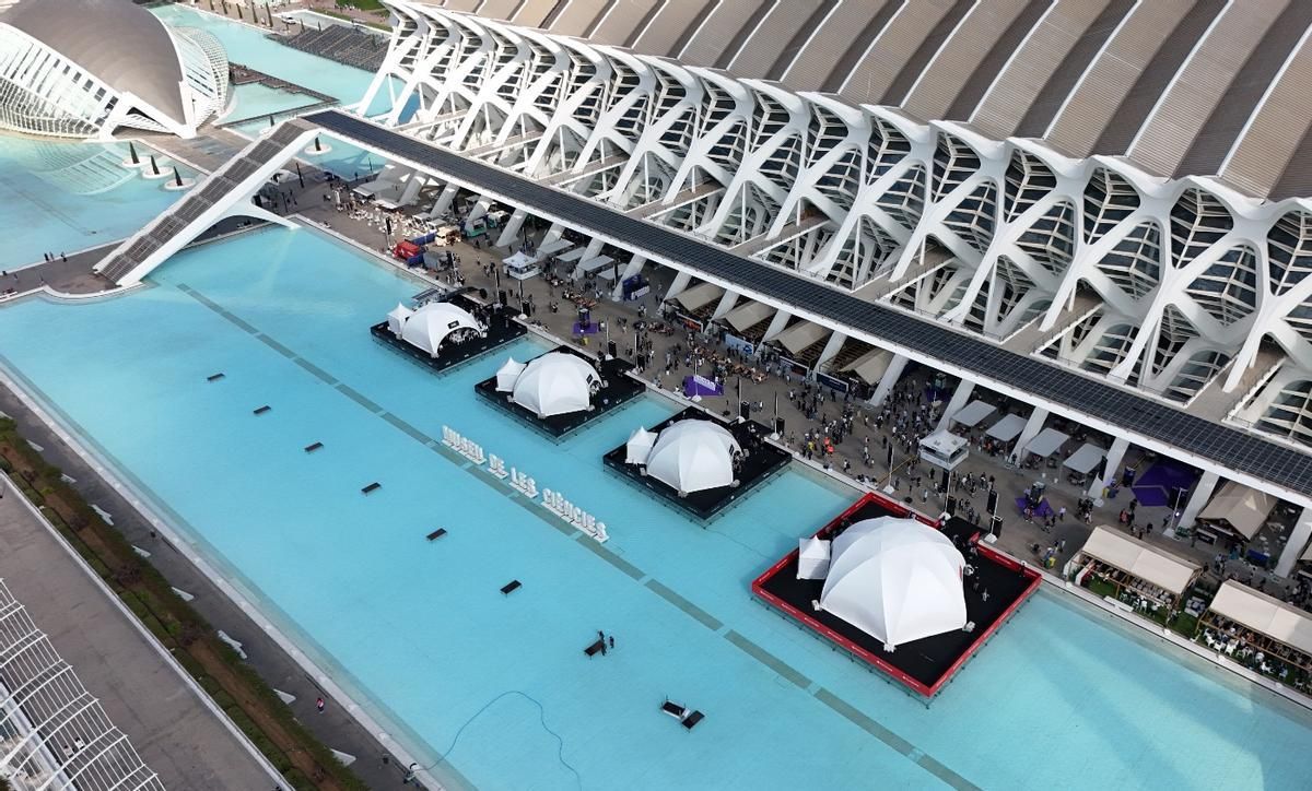 Aerial view of The City Of Arts And Sciences walkable PV floor incorporating Crystalline Silicon Photovoltaic Technology Glass by Onyx Solar