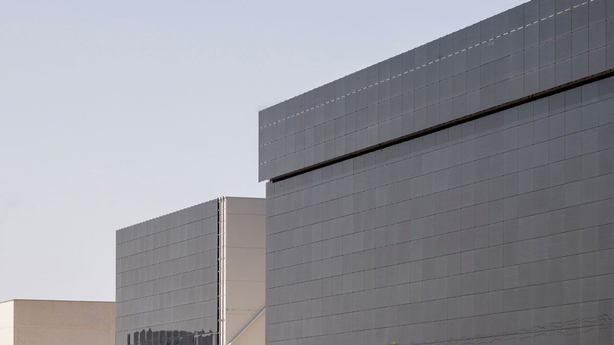 Detail of Madrid Data Center Façade incorporating Crystalline Silicon Photovoltaic Technology Glass by Onyx Solar 