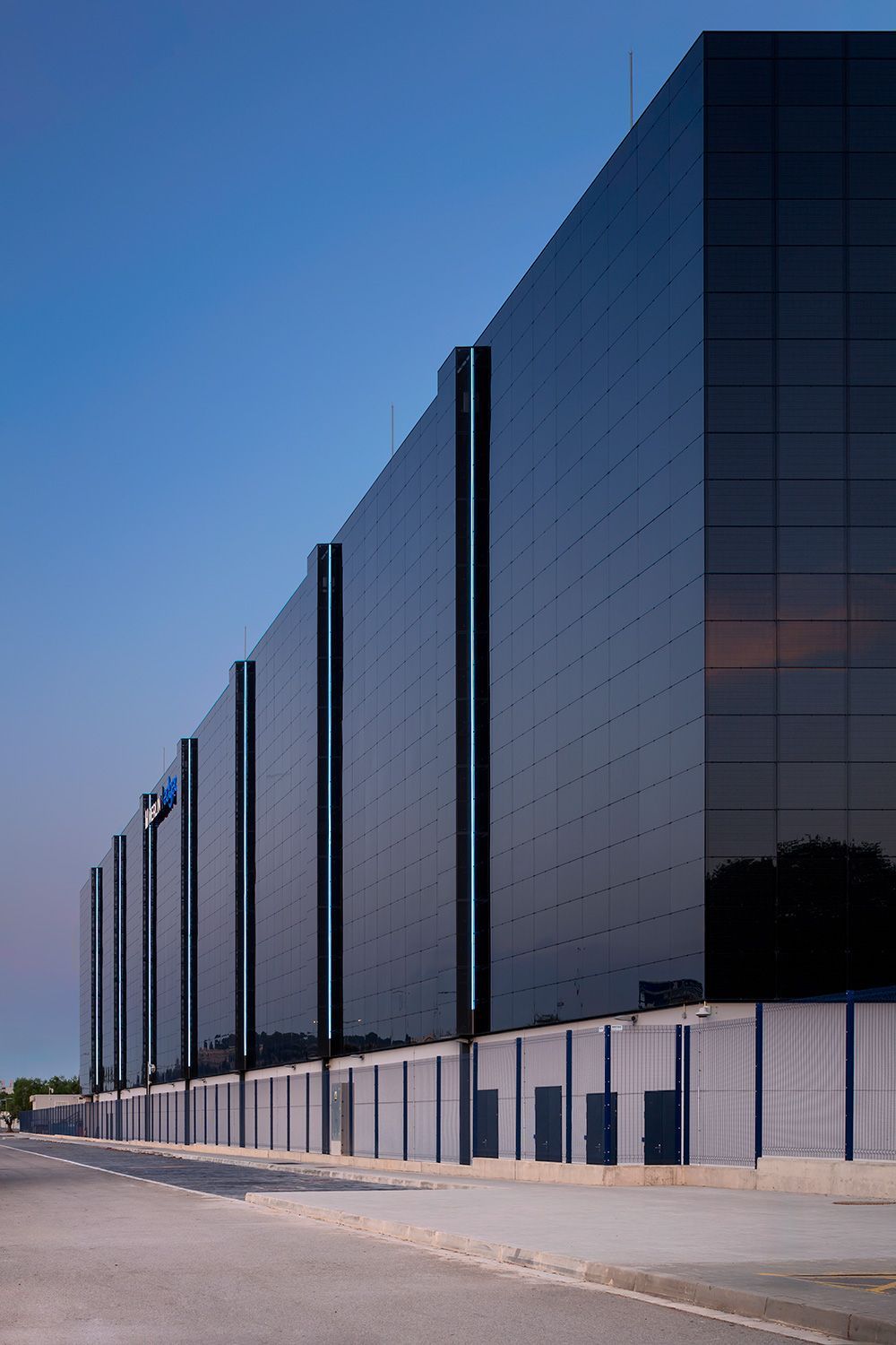 Data Center B Façade incorporating Crystalline Silicon Photovoltaic Technology Glass by Onyx Solar