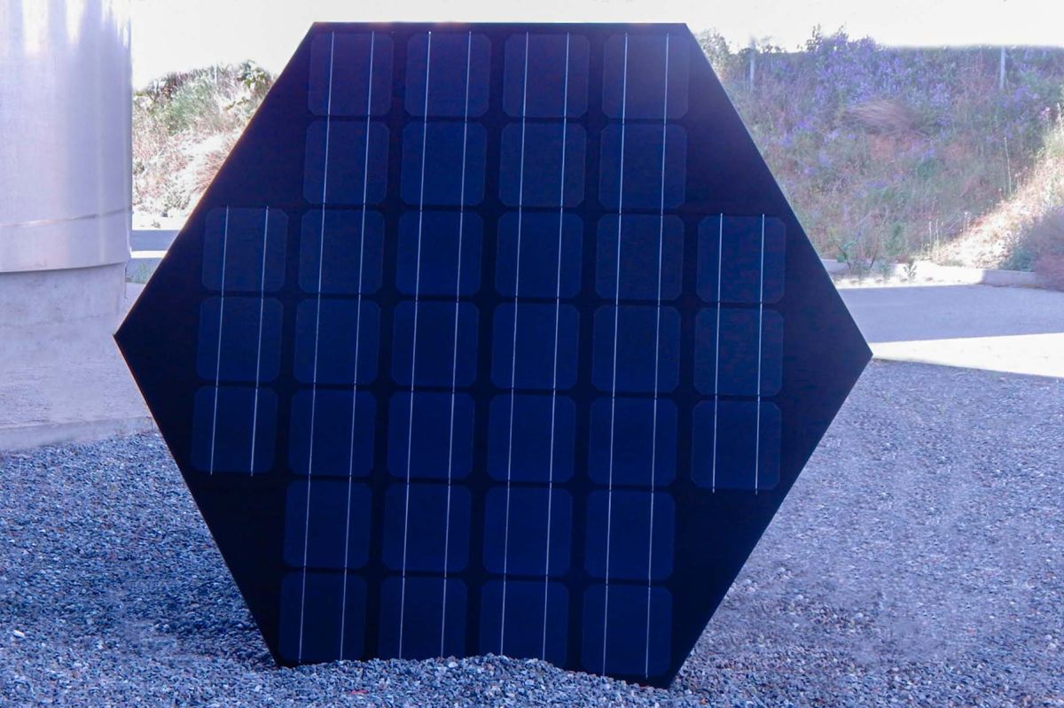 Hexagonal - shaped crystalline silicon technology photovoltaic glass by Onyx Solar