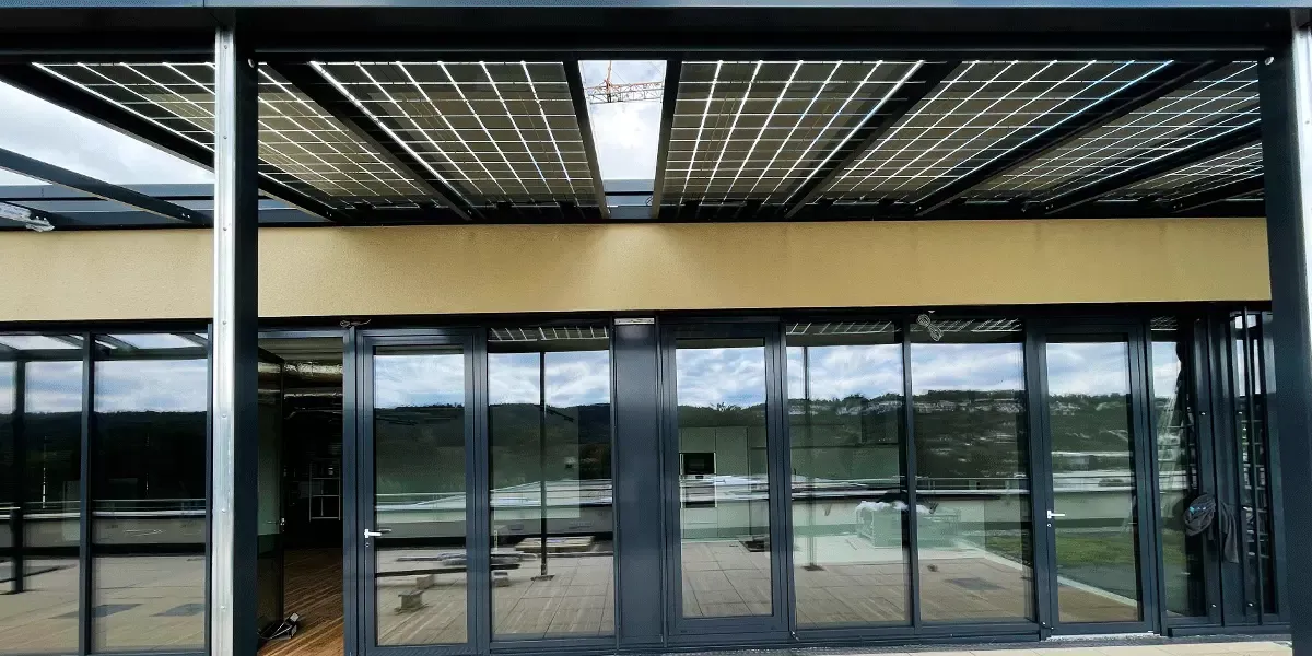 Front view of Synovo Pharma canopy incorporating Crystalline Silicon Photovoltaic Technologt Glass by Onyx Solar