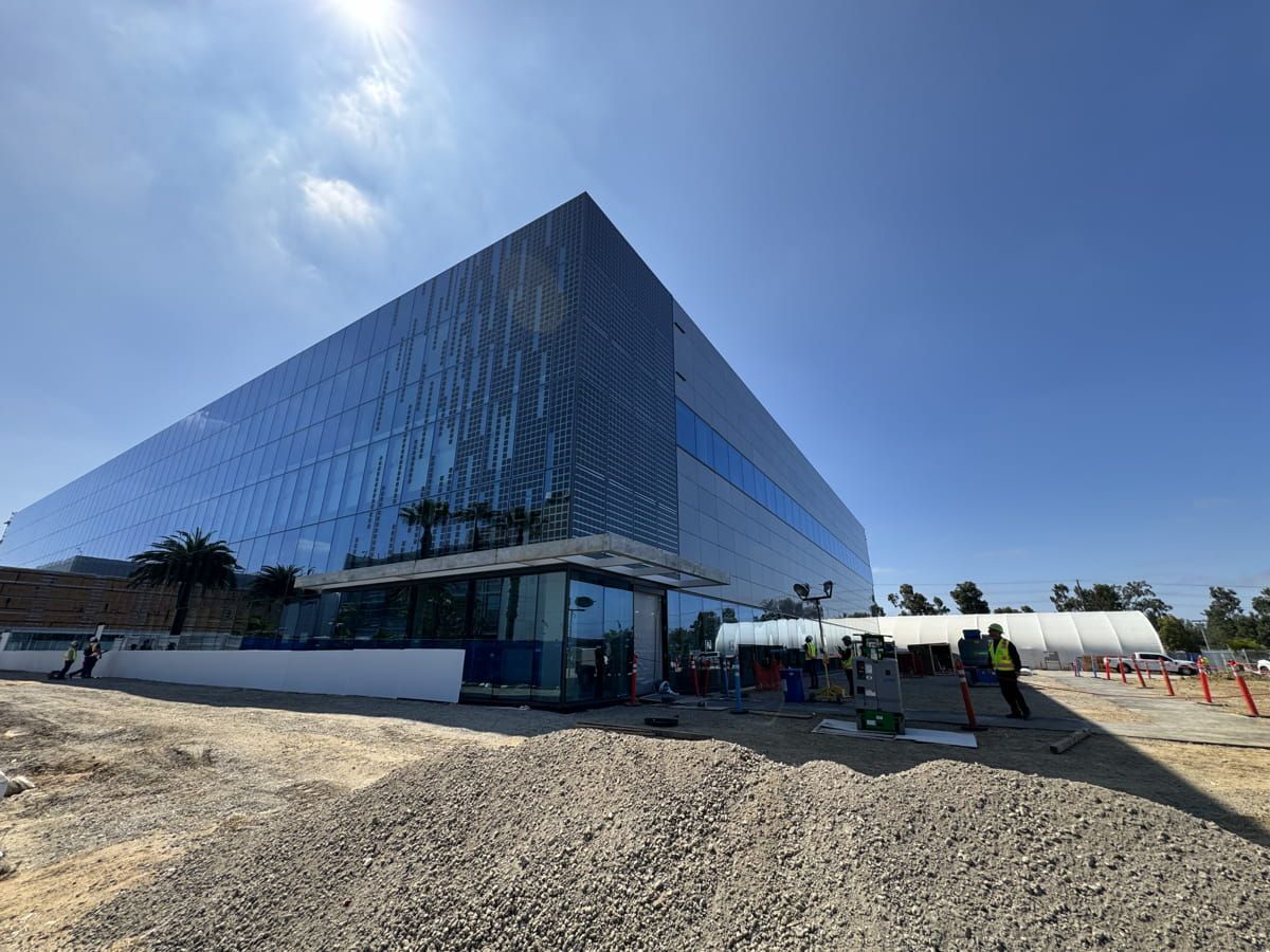 Genentech curtain wall featuring crystalline silicon technology photovoltaic glass by Onyx Solar