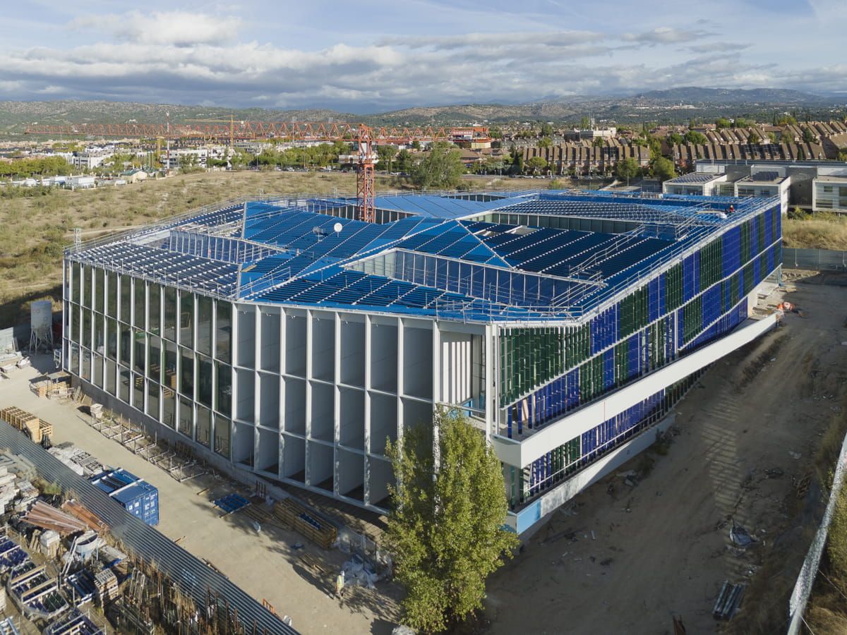 Overview of UNED Faculty of Science with Brise Soleils featuring Crystallline Silicon Photovoltaic Technology glass by Onyx Solar