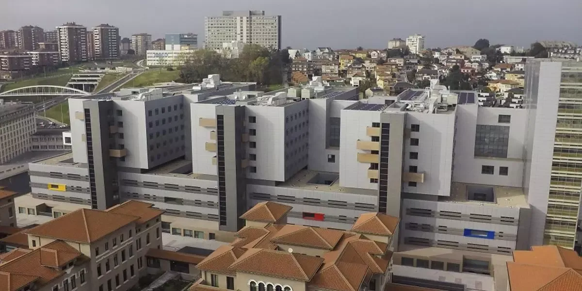 Exterior view of Marqués de Valdecilla Hospital curtain wall incorporating Crystalline Silicon Photovoltaic Technology Glass by Onyx Solar