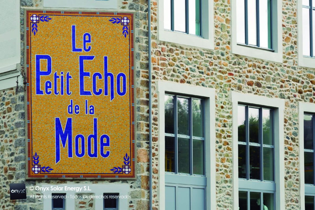 Front view of Le Petit Echo de la Mode