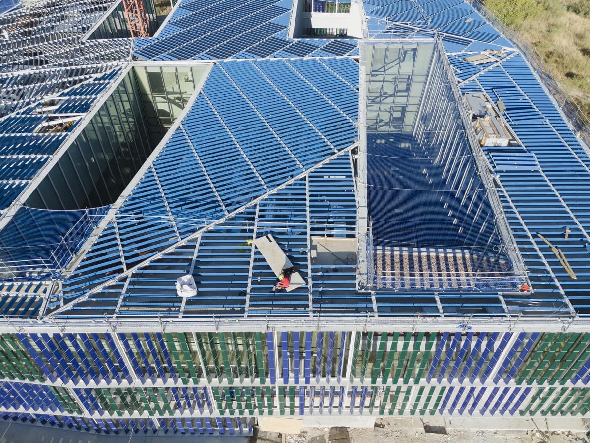 Detail of roof in the UNED Faculty of Science with Brise Soleils featuring Crystallline Silicon Photovoltaic Technology glass by Onyx Solar