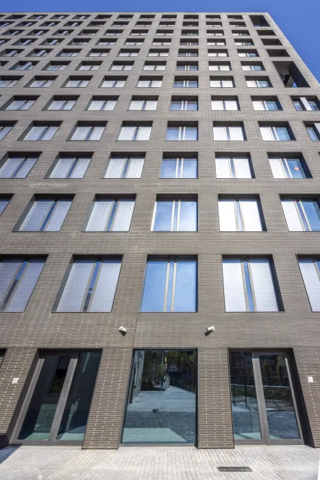 Outside view of Badajoz 97 Offices façade incorporating Crystalline Silicon Photovoltaic Technology Glass by Onyx Solar