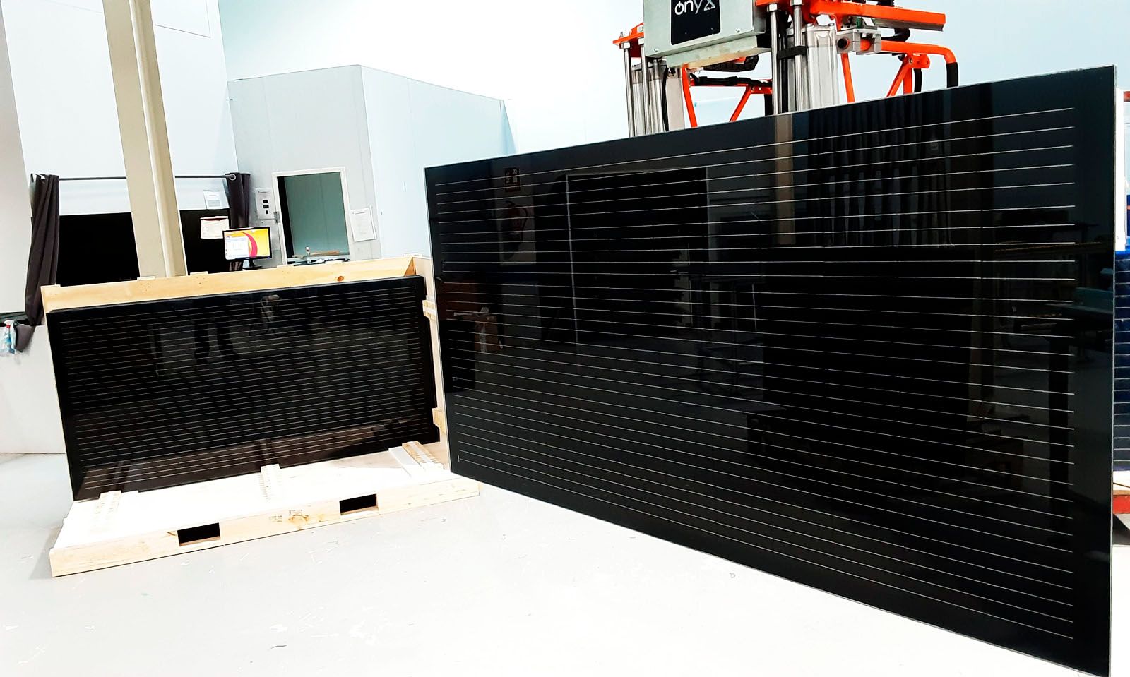 Black Crystalline Silicon Photovoltaic Technology Glass by Onyx Soalr employed on Pepper Savings Bank project