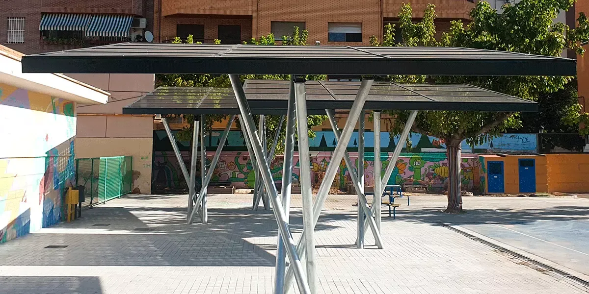 Front view of Santiago Grisolia School canopy featuring Crystalline Silicon Photovoltaic Technology Glass by Onyx Solar